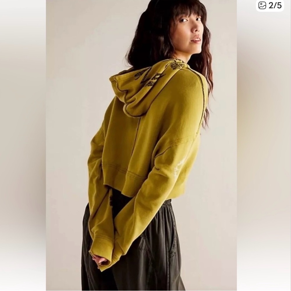 NWOT Free People We the Free Love Again
Cropped Graphic Hoodie large - Picture 2 of 15